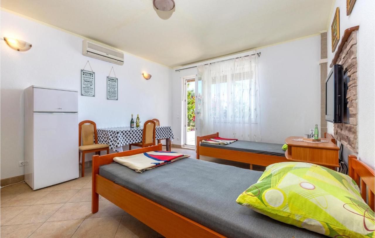 Stunning Apartment In Duce With Wifi Exterior photo