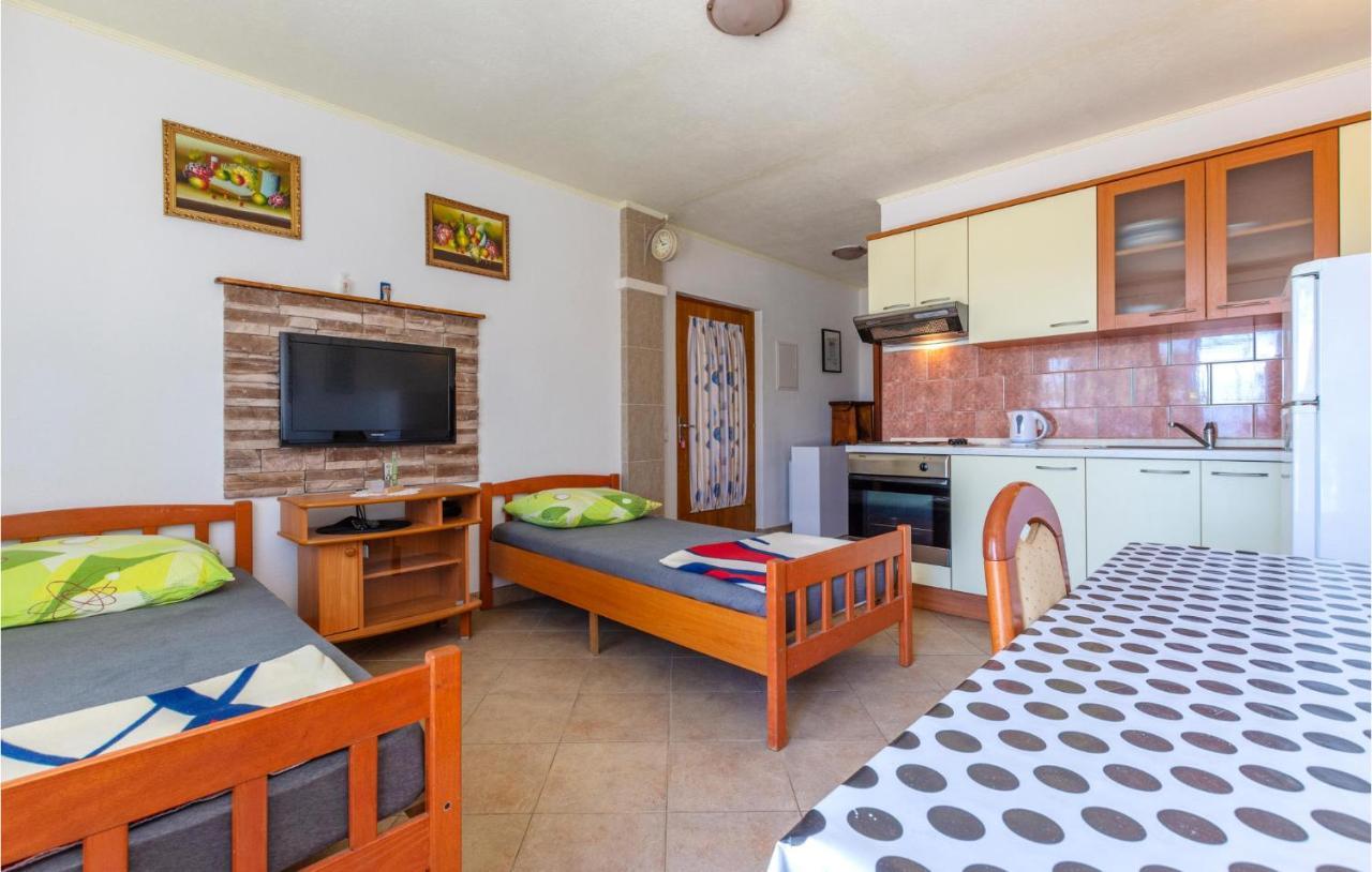 Stunning Apartment In Duce With Wifi Exterior photo
